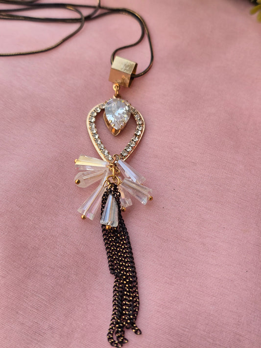 Long necklace with stones and chain tassels