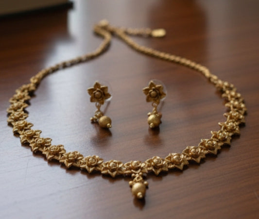 Matte Gold Floral Choker Set