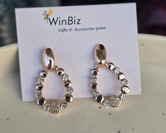 Beautiful Rosegold earrings with Rhinestones