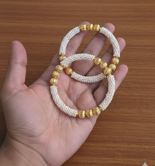 Pearl and gold-plated beaded bangles