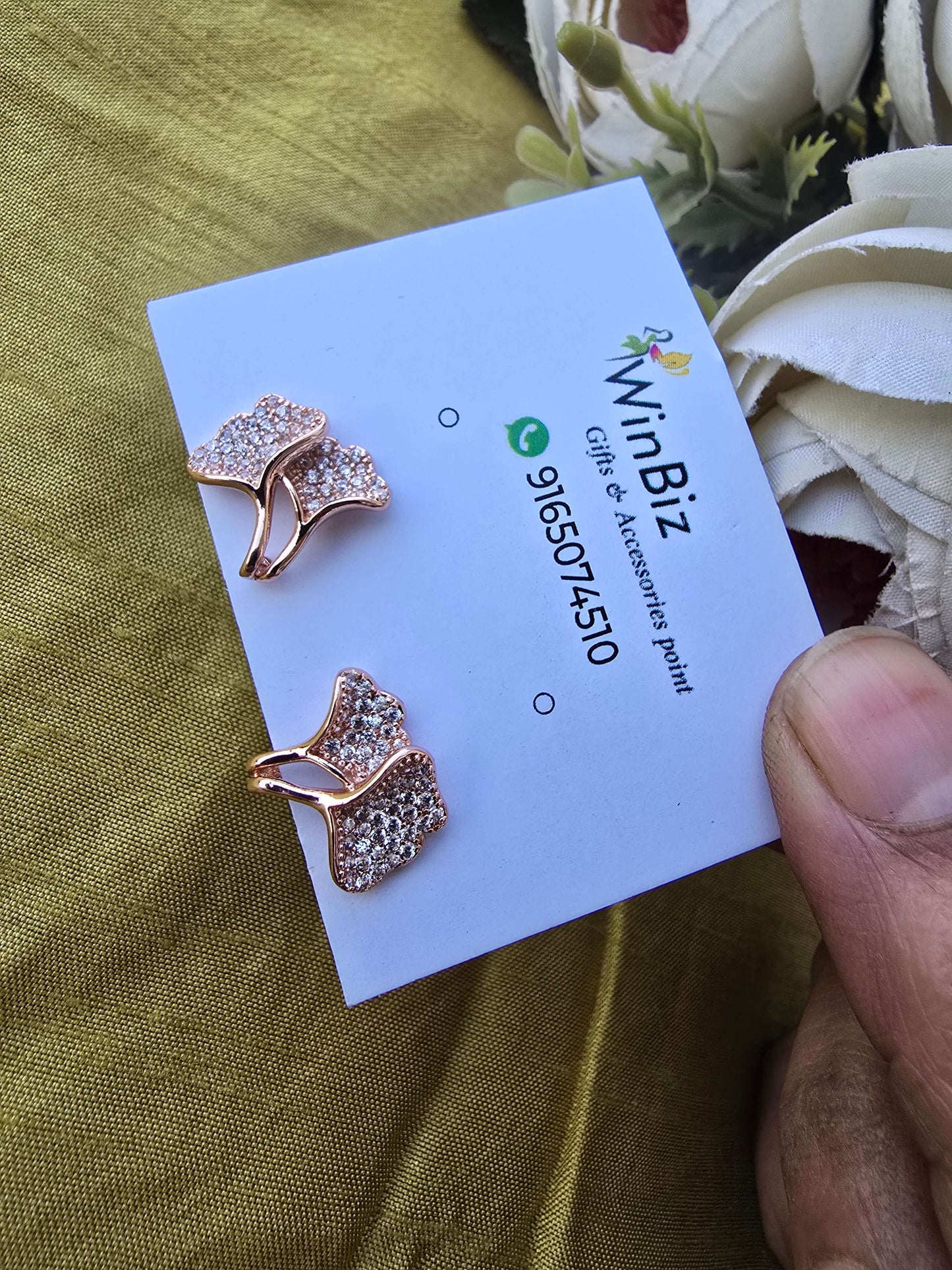 Ginkgo leaf-shaped stud earrings