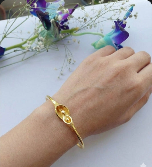 Calla Lilly Gold Bracelet