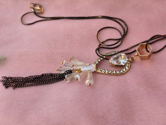 Long necklace with stones and chain tassels