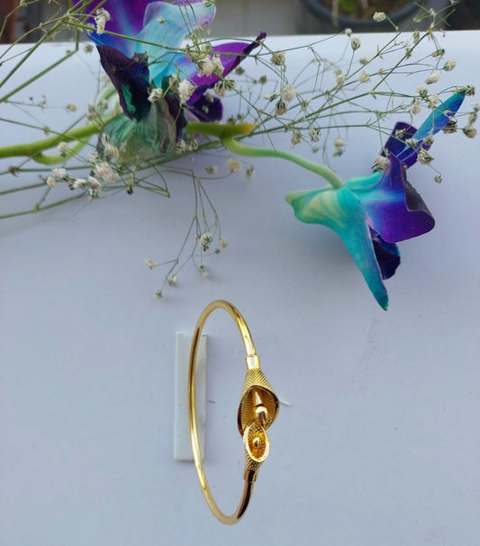 Calla Lilly Gold Bracelet