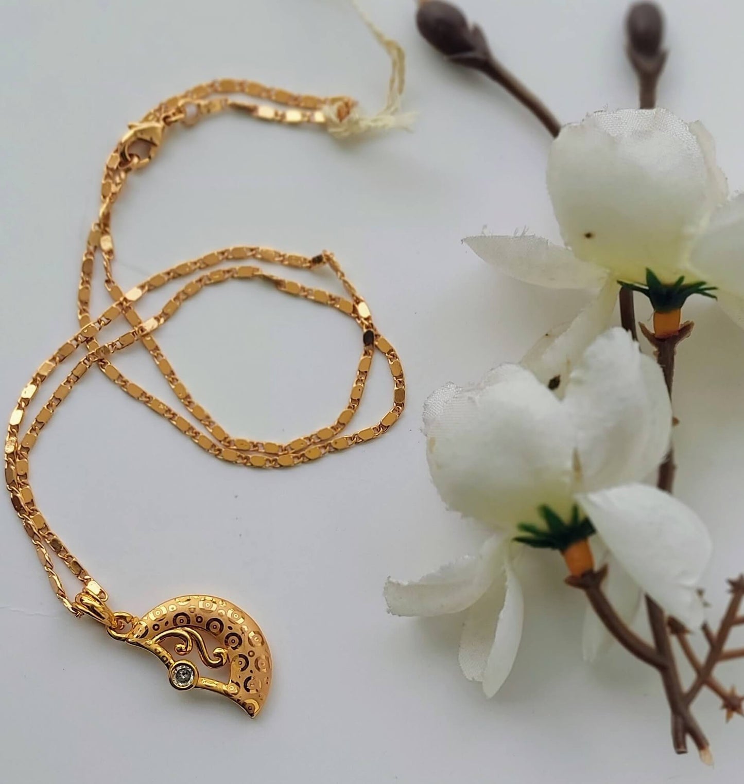 Gold Tone Chain with Self Design Pendant