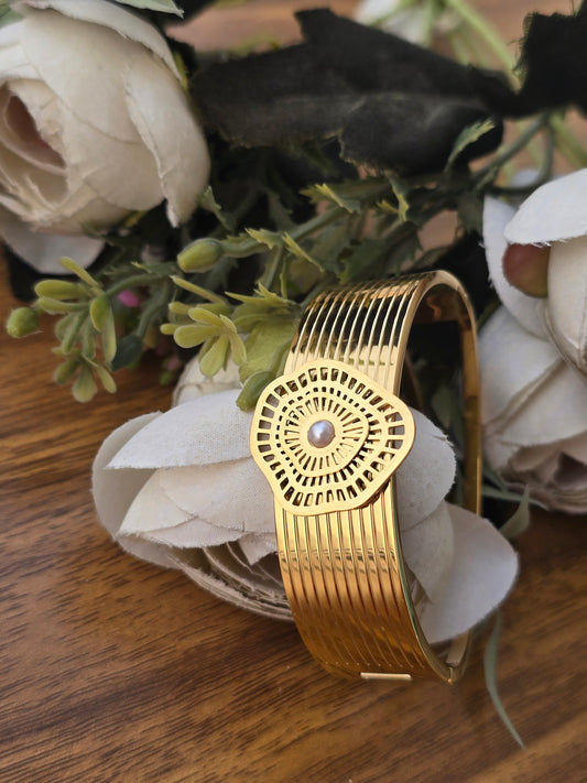 Antitarnish Bracelet with a Flower design