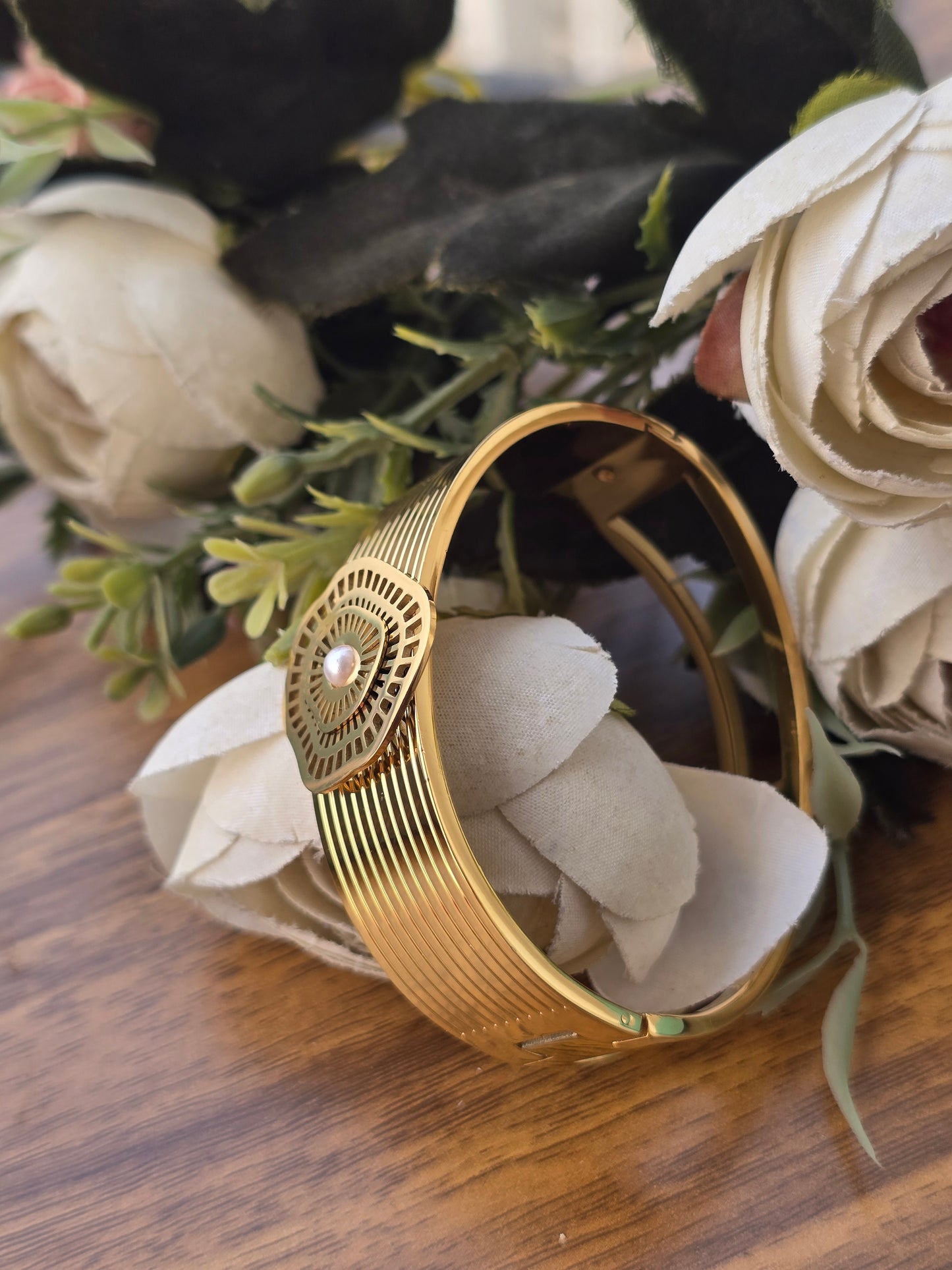 Antitarnish Bracelet with a Flower design