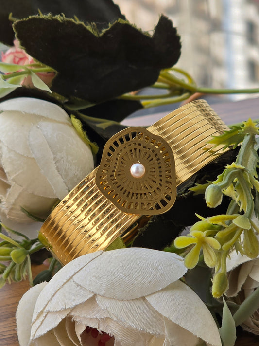 Antitarnish Bracelet with a Flower design