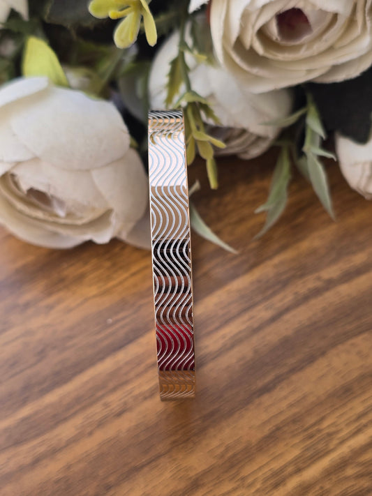 Stainless Steel Wave Print Bracelet